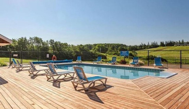 Luxury Villa With Hot Tub & Access To Pool, Minutes To Cavendish Beach