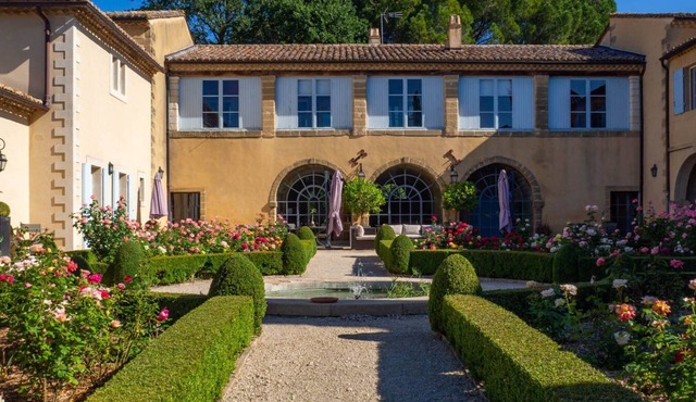 Luxury Villa with Heated Pool, Yoga, Air-Conditioning, Uzes Provence