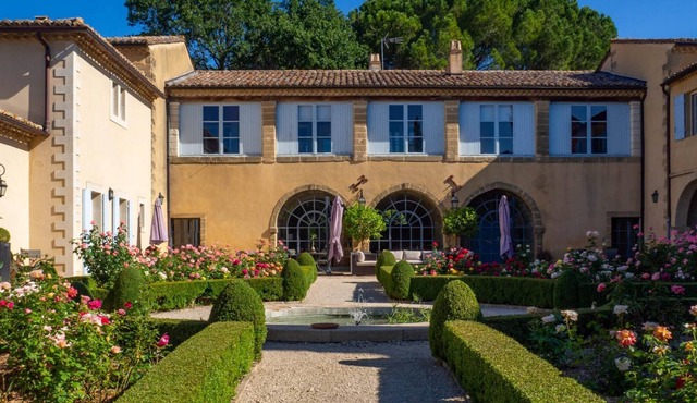 Luxury Villa with Heated Pool, Yoga, Air-Conditioning, Uzes Provence