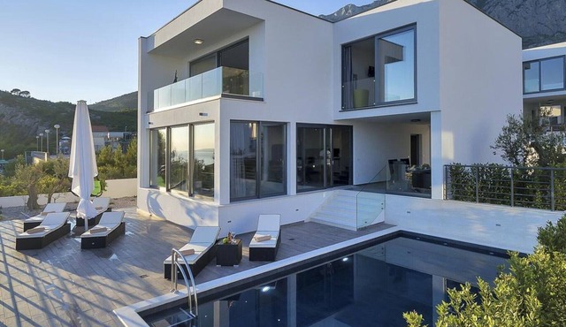 Luxury villa with heated pool in the most posh area of the city