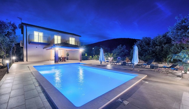 Luxury villa with heated pool, Marina-Trogir