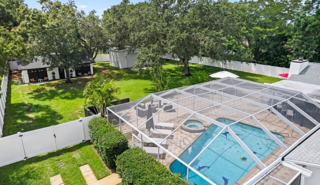 Luxury Villa with Heated Saltwater Pool & Spa, Mini Golf, BBQ, 5 Mins to Beach