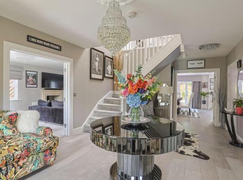 Luxury Villa with Hot Tub - Royal Ascot, Legoland - Pass the Keys