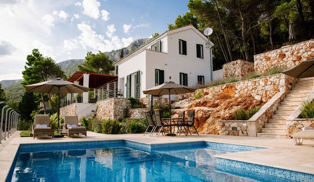 Luxury Villa with privacy, pool, spa, and stunning views