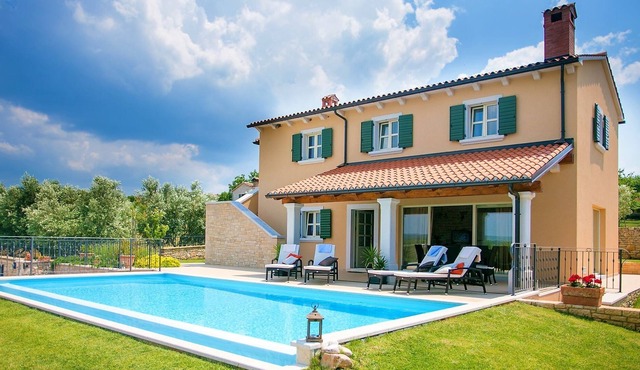 Luxury villa with private, heated pool and panoramic view, 2 km from Sveti Lovrec