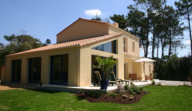 Luxury villa with indoor swimming pool, sauna, billiard near beach