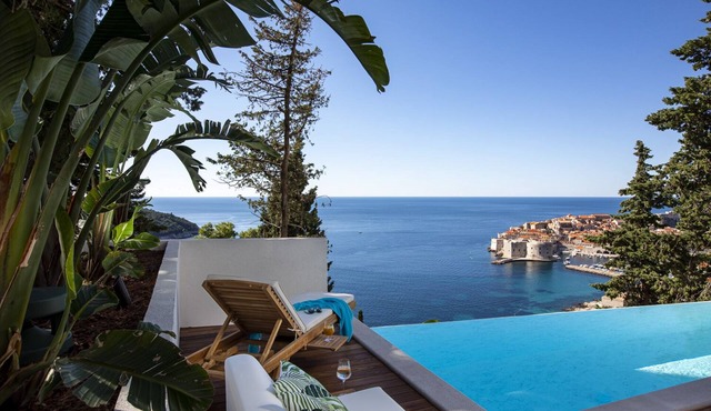 Luxury Villa With Indoor Pool and Outdoor Infinity Pool With Spectacular Views