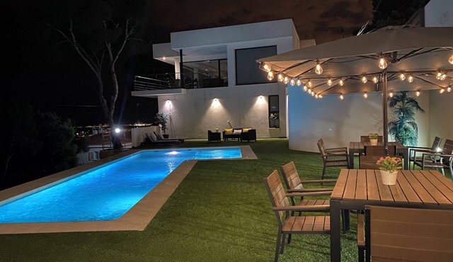 Luxury Villa with Mediterranean views for 12 people -Valencia-