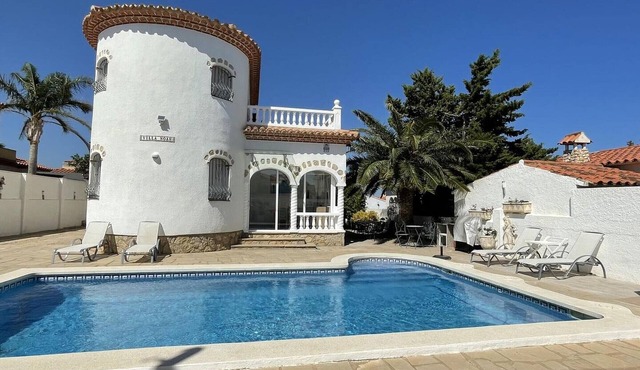 Luxury Villa with Private Pool Near Beach