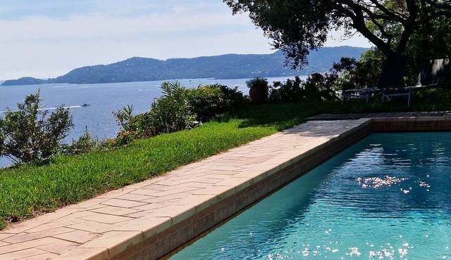 Luxury villa with pool, exceptional views, close to beaches