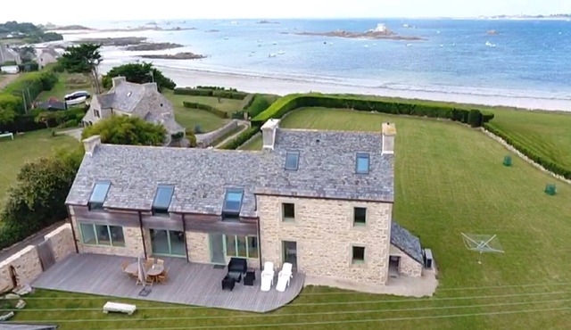 Luxury villa with panoramic sea view and beach access 4 bedrooms 3 bathrooms