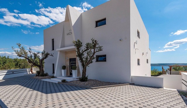 Luxury villa with pool, wellness and sea view