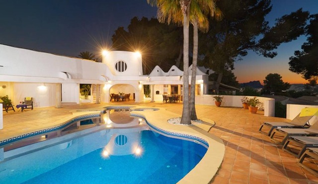 Luxury Villa with Pool Near Beach & Shops in Moraira