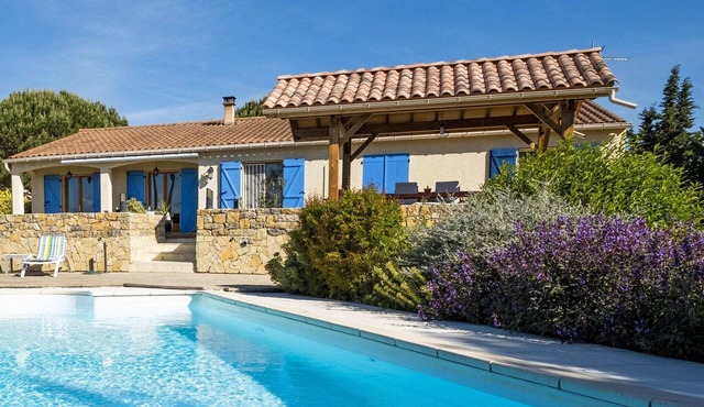 Luxury villa with pool in Malviès