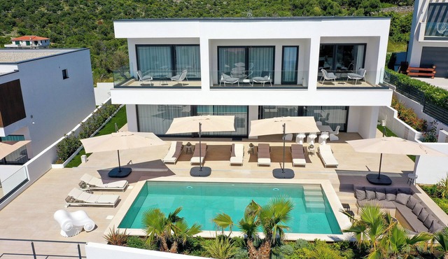 Luxury villa with private heated pool