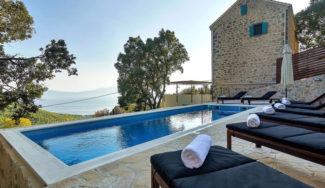 Luxury villa with private pool. Sea view, space for 8 people