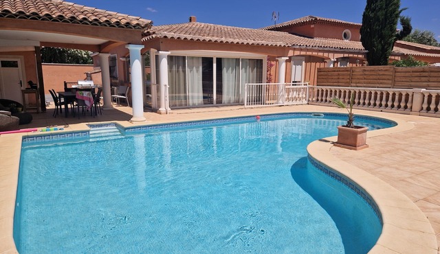 Luxury villa with private pool for 8 people