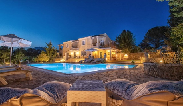LUXURY VILLA WITH PRIVATE POOL NEAR TO THE BEACH