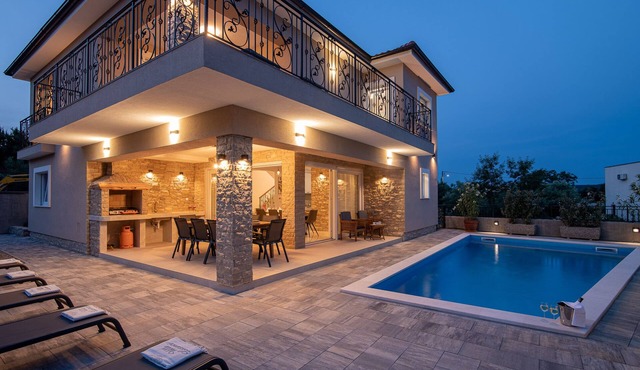 Luxury villa with salt pool, quiet location - TRAVELER Reiseburo KRK - ID 2389