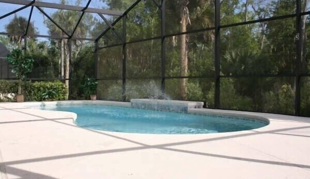 Luxury villa with south facing pool; 15 minutes from DisneyWorld