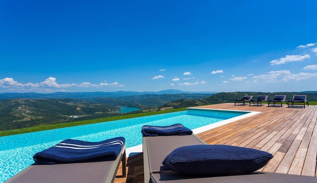 Luxury villa with spectacular views and infinity pool