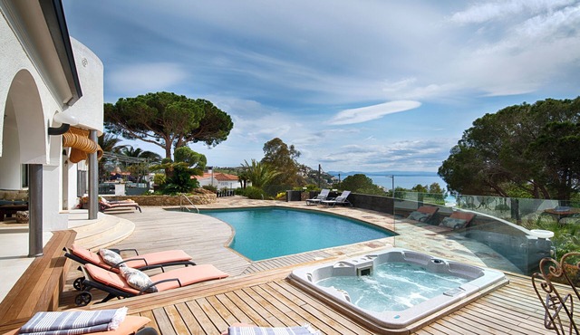 Luxury Villa with Stunning Views – Ultimate Wow Factor Guaranteed!