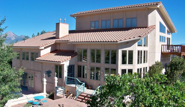 Luxury Villa with unobstructed Rocky Mountain & nature views in every direction
