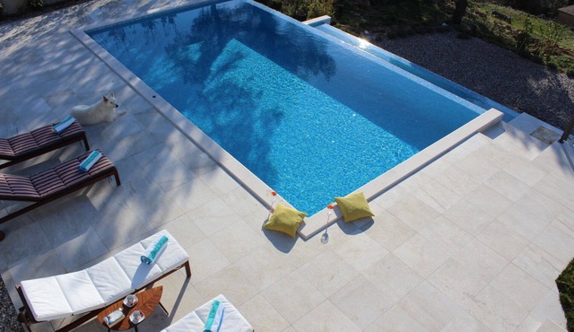 Luxury Villa Yanko with pool, sea view, hot tub and view of the Biokovo Skywalk