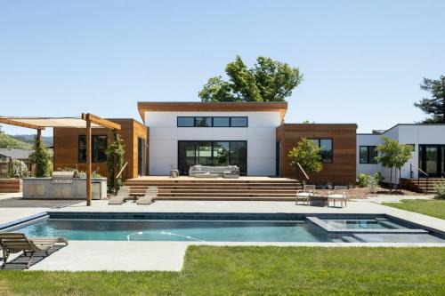 Luxury Villa Year-Round Heated Pool Hot Tub Fire Pit Lawn