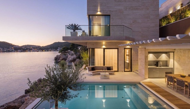 Luxury Villa Yoko Dubrovnik with private infinity pool, sauna and private sea access