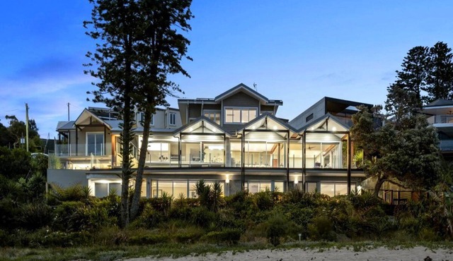 Luxury Villas Alaya at Toowoon Bay (On the beach)