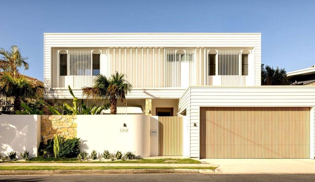 Luxury Villas Burleigh Springs (Pool & Walk to the beach)