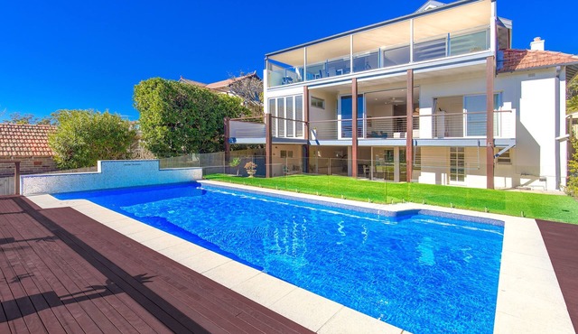 Luxury Villas Balmoral Bluewater (Walk to Beach)