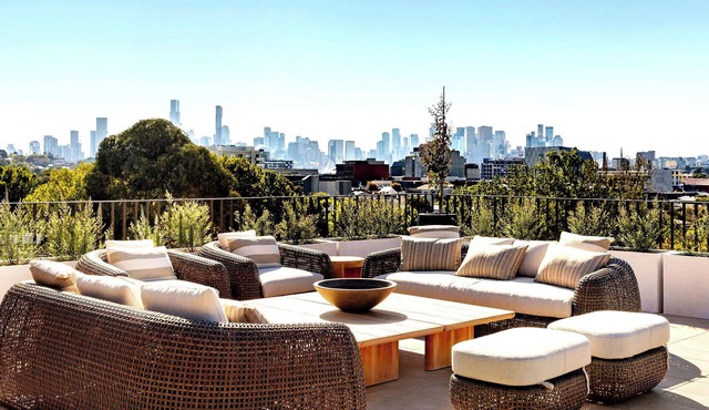Luxury Villas Como Penthouse (Melbourne skyline and river views)