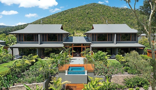 Luxury Villas Topaz (With Car Parking)