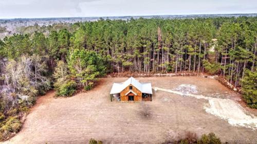 Luxury Vineyard Barn Retreat with Private Trails Near Nashville, Georgia