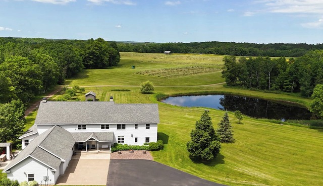 Luxury Vineyard Home Near Spirit Mountain Duluth