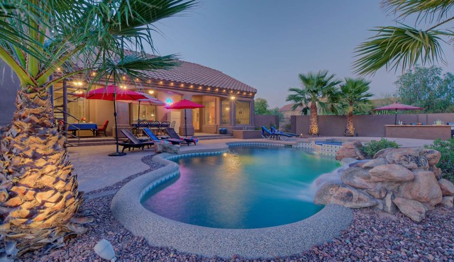 LUXURY w/City Views: Casita, Htd Pool, Spa, Putt Green, Bikes, Pool Table, Games