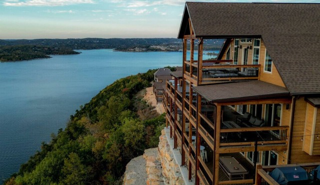 Luxury w/Epic Lake View & Private Pool: Cliffwater