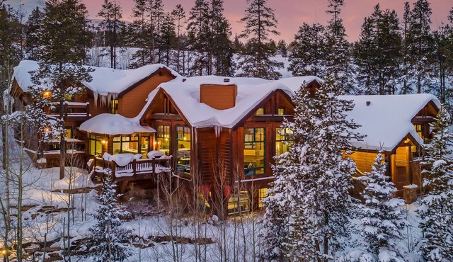 Luxury w/Mountain Views + Hot Tub + Ski-in/Ski-out - Majestic Mountain Lodge