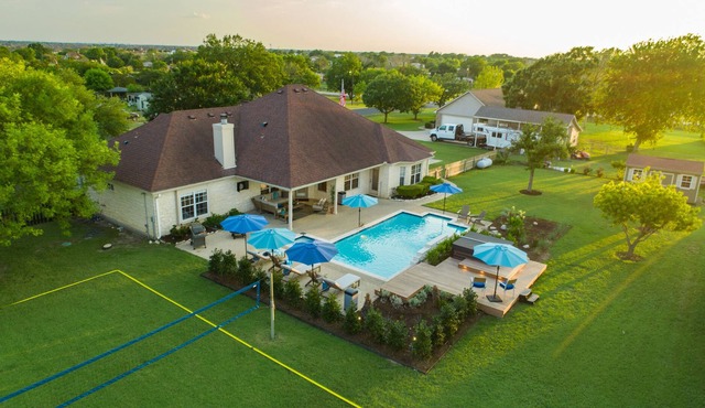 Luxury w/Resort Pool+Hot Tub+Game Room+Volleyball