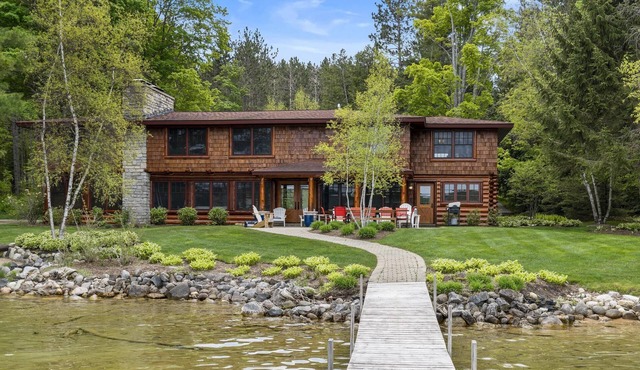 Luxury Walloon Lake seven bedroom home! *June-Sept Friday to Friday*