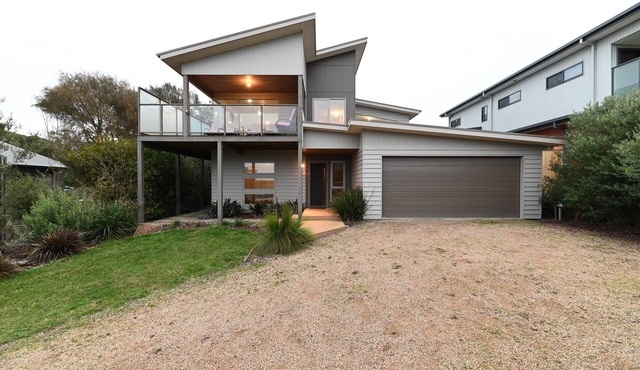 Luxury Waratah Bay Beach House with sweeping views of Wilsons Prom