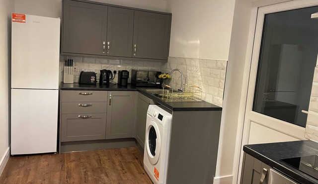 Luxury Warminster Apartment with Free Parking