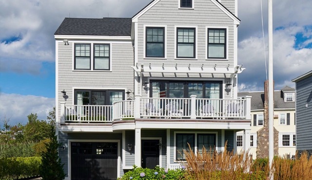 Luxury Water View 5 Bedrooms 5 Bathrooms Walk To Gooch’s, Mother Beach and KBIA