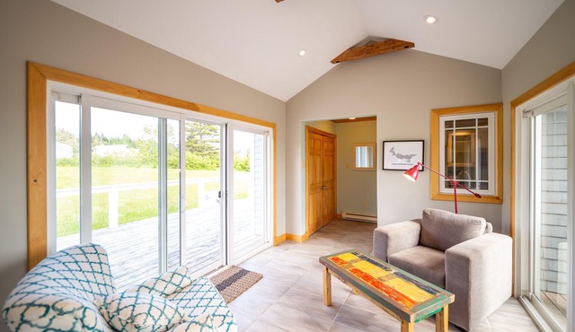 Luxury Water View Home With 2 Living Spaces Hot Tub & Access To River