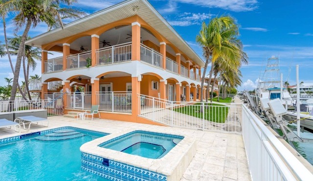 Luxury Waterfront Key Colony, Pet-Friendly, Pool, Hot Tub, Deepwater 150 ft Dock