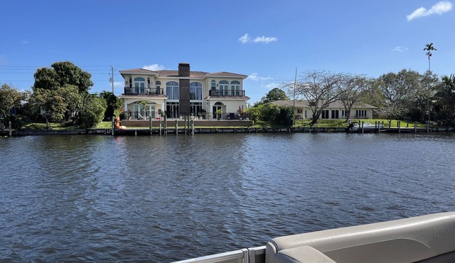 LUXURY WATERFRONT 6BR/5BA HOME - PRIVATE BOAT DOCK/POOL/HOT TUB/HOME THEATER