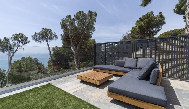 Luxury Waterfront Villa near Barcelona