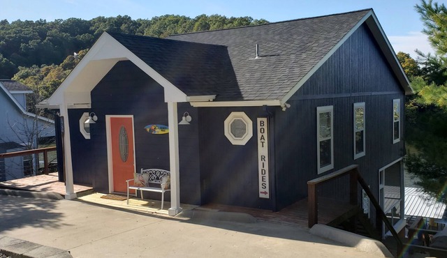 Luxury * Waterfront * Quiet Family Cove * Kayaks * Fabulous Dock * Great Views